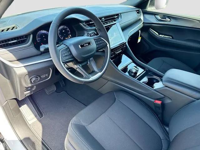 2026 Jeep Grand Cherokee Laredo 4x4