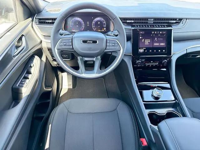 2026 Jeep Grand Cherokee Laredo 4x4