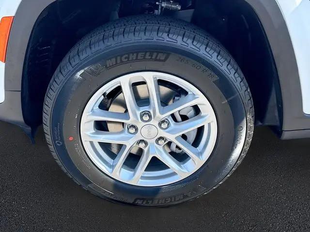 2026 Jeep Grand Cherokee Laredo 4x4