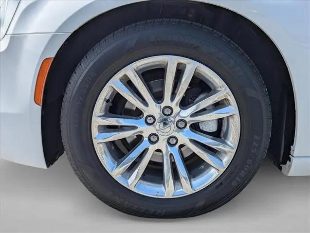 2019 Chrysler 300 Touring L