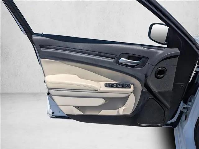 2019 Chrysler 300 Touring L