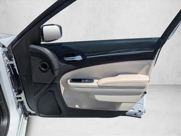 2019 Chrysler 300 Touring L