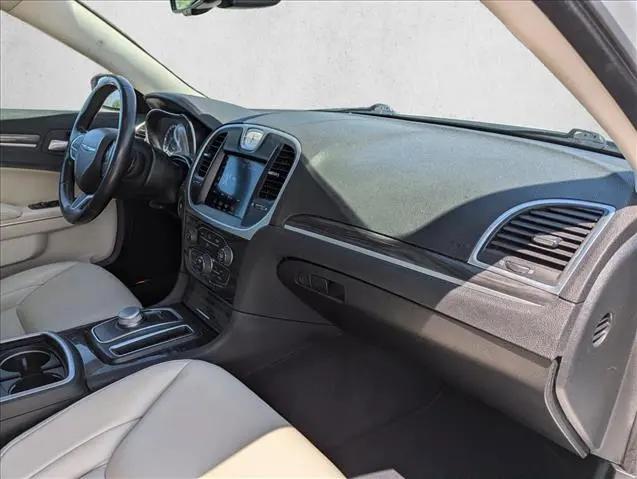 2019 Chrysler 300 Touring L