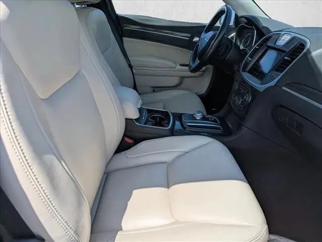 2019 Chrysler 300 Touring L