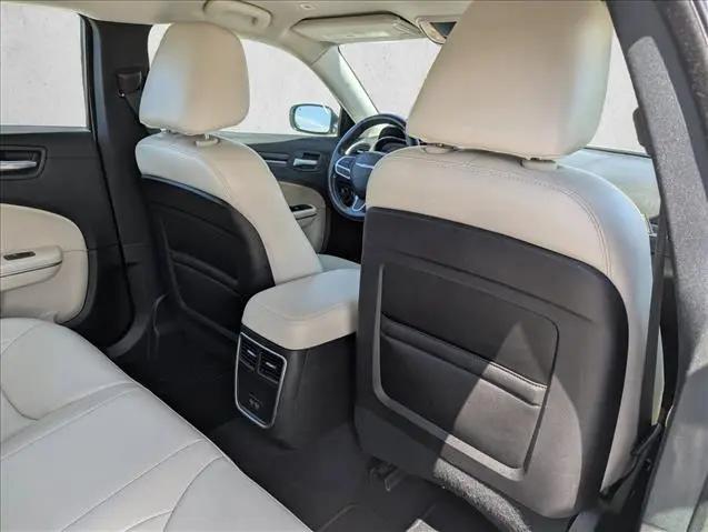 2019 Chrysler 300 Touring L