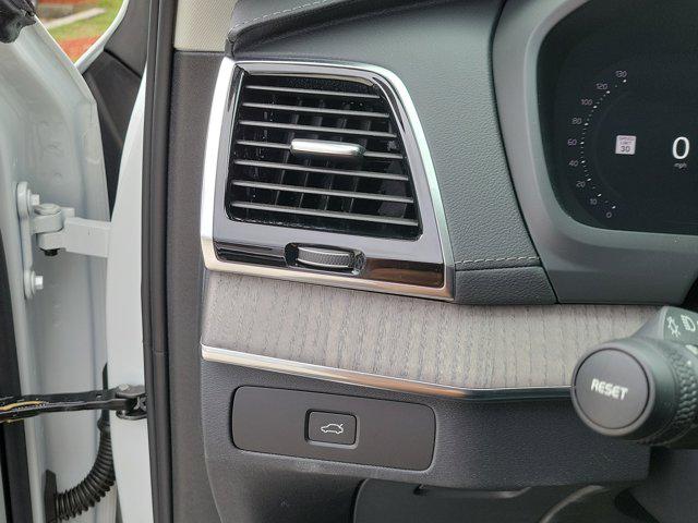 2024 Volvo XC90 B6 Ultimate Bright Theme 7-Seater