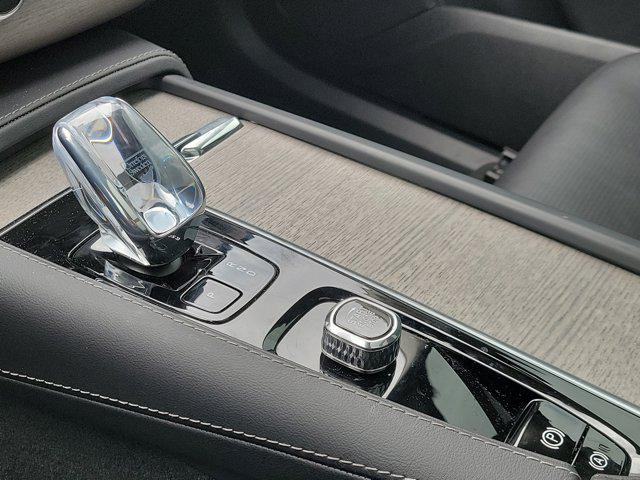 2024 Volvo XC90 B6 Ultimate Bright Theme 7-Seater