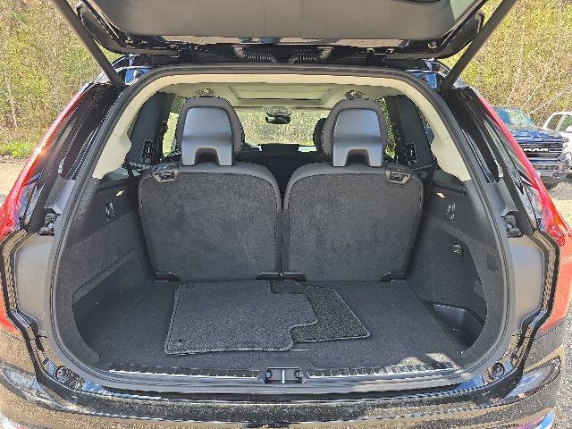 2026 Volvo XC90 Core, B5 AWD Gas (mild hybrid), Gasoline, Bright, 7 Seats