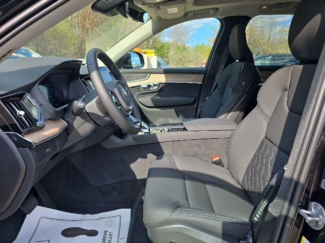 2026 Volvo XC90 Core, B5 AWD Gas (mild hybrid), Gasoline, Bright, 7 Seats