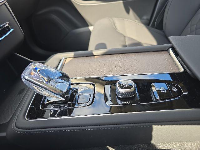 2026 Volvo XC90 Core, B5 AWD Gas (mild hybrid), Gasoline, Bright, 7 Seats
