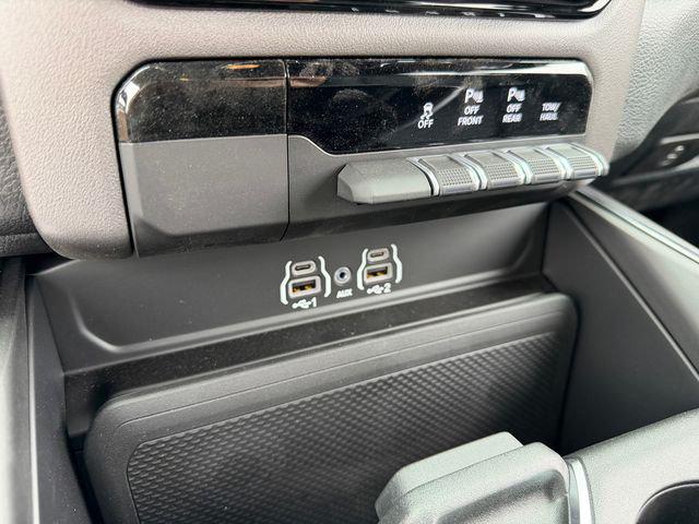 2026 Ram 1500 Express Crew Cab 4x4 57 Box