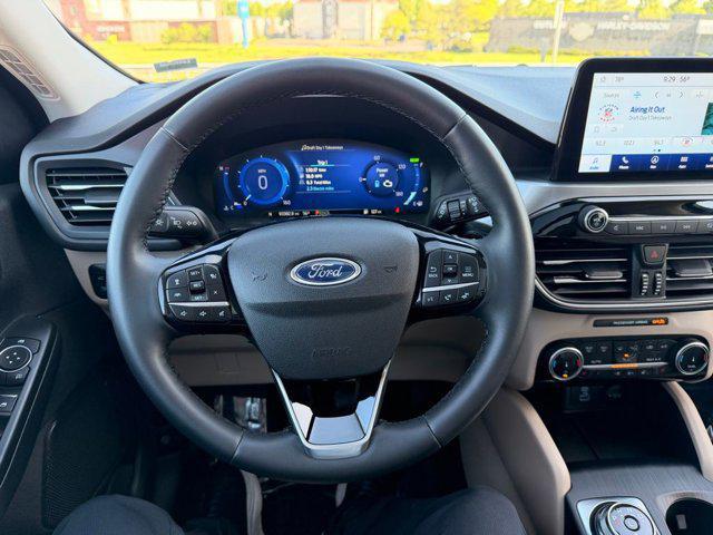 2022 Ford Escape Titanium Hybrid