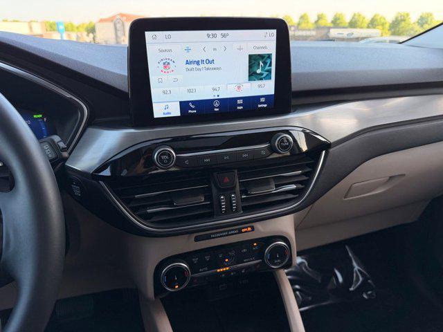 2022 Ford Escape Titanium Hybrid