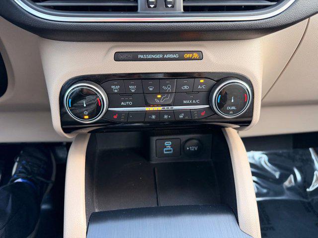 2022 Ford Escape Titanium Hybrid