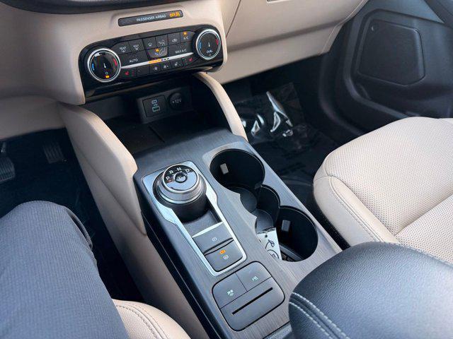 2022 Ford Escape Titanium Hybrid
