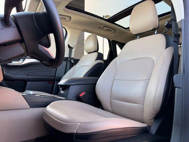 2022 Ford Escape Titanium Hybrid