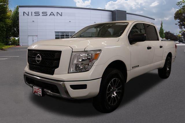 2023 Nissan Titan Crew Cab SV 4x4