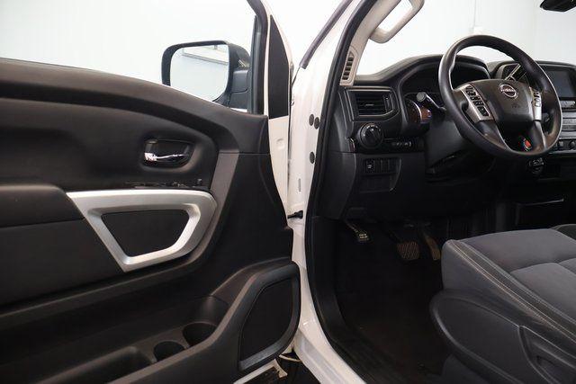 2023 Nissan Titan Crew Cab SV 4x4