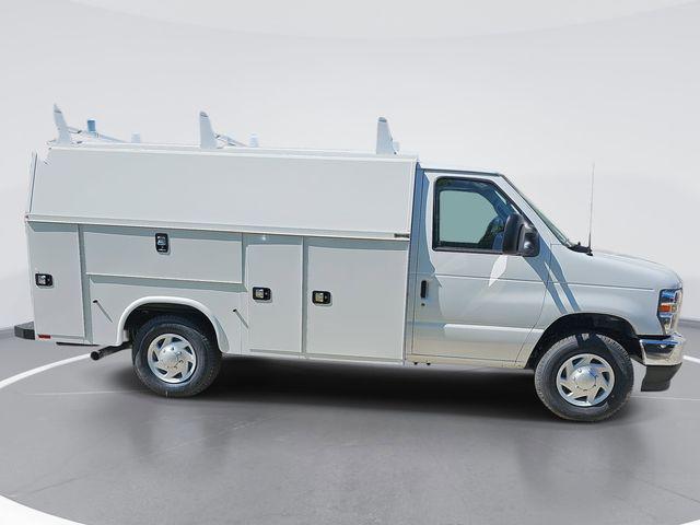 2026 Ford E-350 Cutaway Base