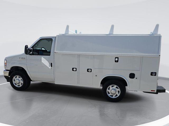 2026 Ford E-350 Cutaway Base