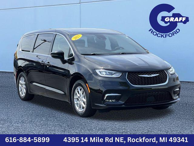 2025 Chrysler Pacifica Select for sale in Rockford, MI