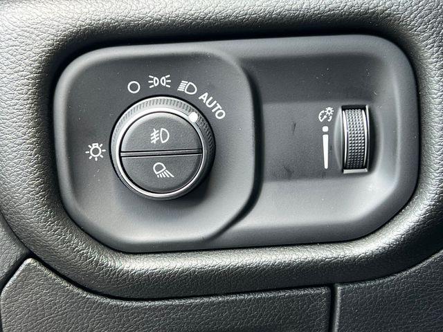 2026 Ram 1500 Express Crew Cab 4x4 57 Box