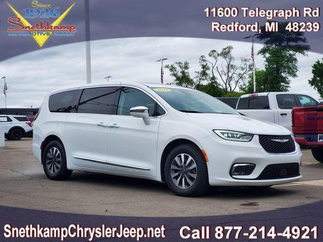2022 Chrysler Pacifica Hybrid Limited for sale in Redford, MI