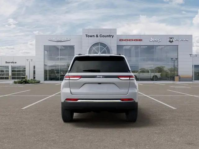 2026 Jeep Grand Cherokee Laredo 4x2