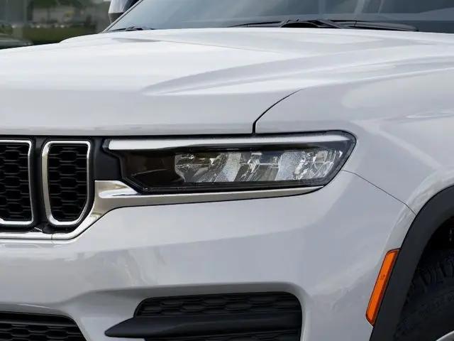 2026 Jeep Grand Cherokee Laredo 4x2