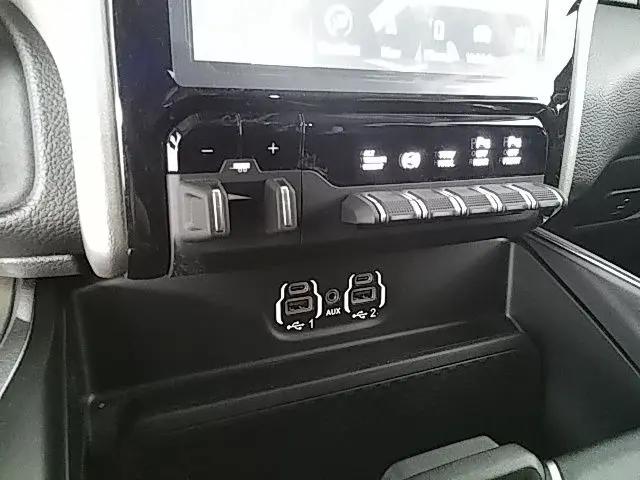 2023 Ram 3500 Laramie Crew Cab 4x4 8' Box