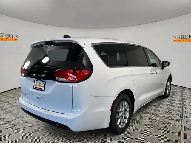 2026 Chrysler Voyager LX