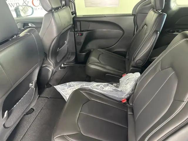 2026 Chrysler Voyager LX