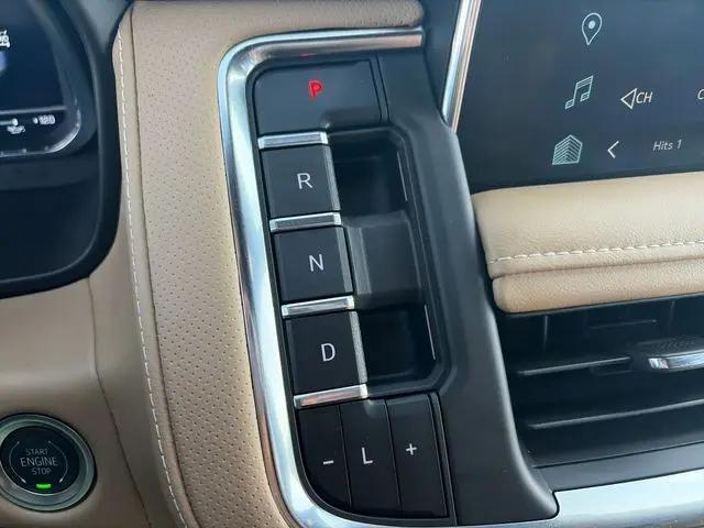 2024 Chevrolet Suburban 4WD Premier