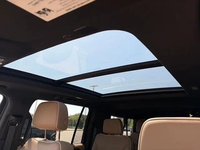 2024 Chevrolet Suburban 4WD Premier