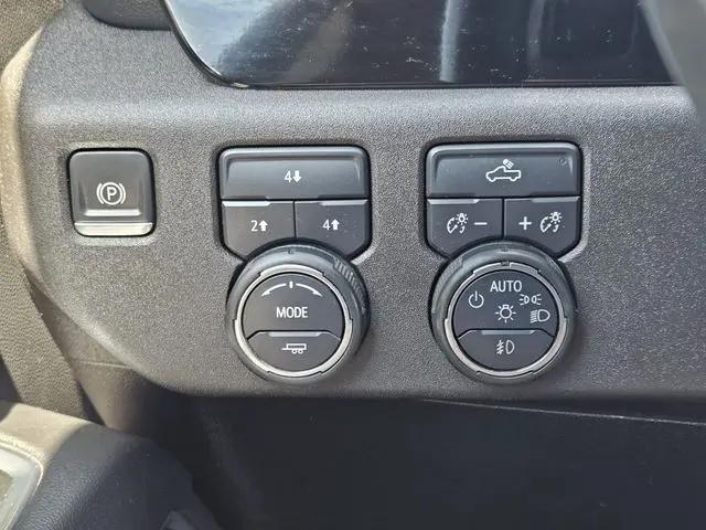 2025 Chevrolet Silverado 2500HD 4WD Crew Cab Standard Bed LT
