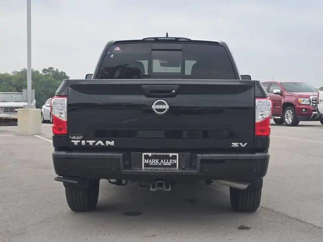 2024 Nissan Titan Crew Cab SV 4x2