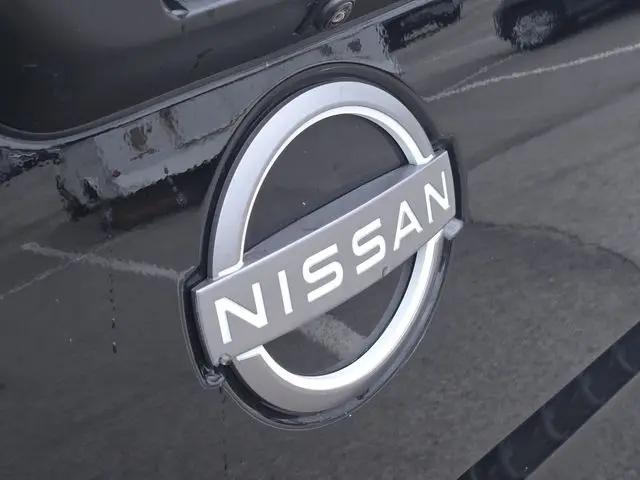 2024 Nissan Titan Crew Cab SV 4x2