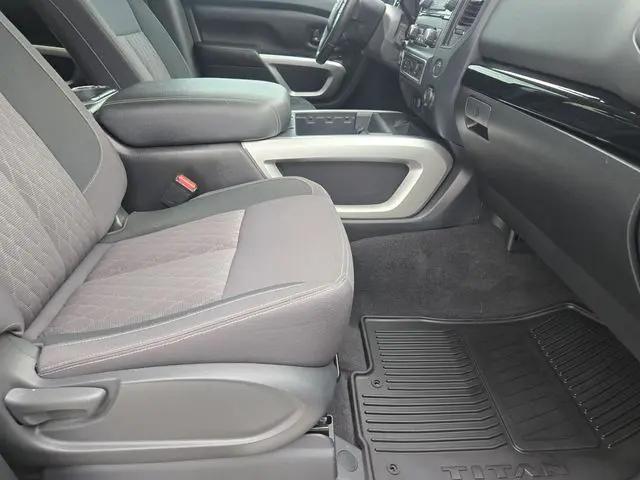 2024 Nissan Titan Crew Cab SV 4x2