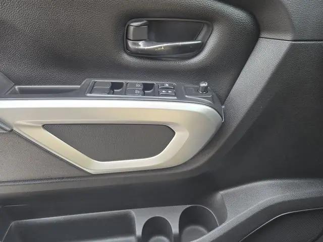 2024 Nissan Titan Crew Cab SV 4x2