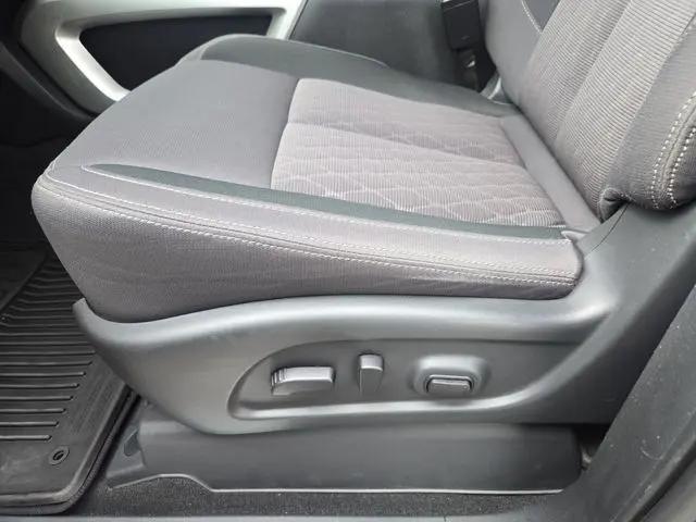 2024 Nissan Titan Crew Cab SV 4x2