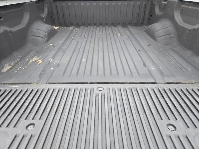 2024 Nissan Titan Crew Cab SV 4x2