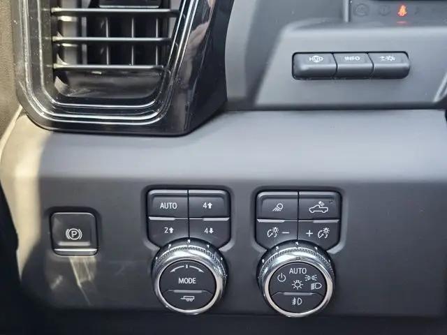 2023 GMC Sierra 1500 4WD Crew Cab Short Box AT4X