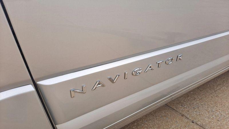 2015 Lincoln Navigator L Base