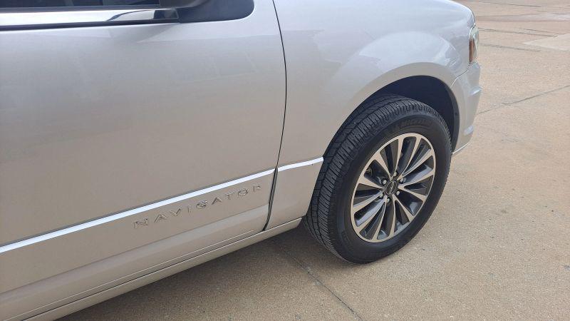 2015 Lincoln Navigator L Base