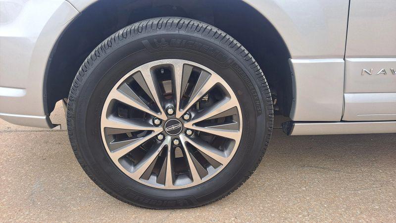 2015 Lincoln Navigator L Base