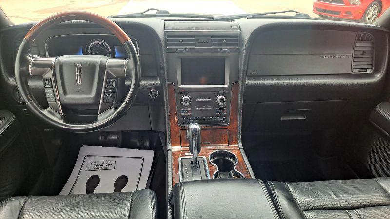 2015 Lincoln Navigator L Base