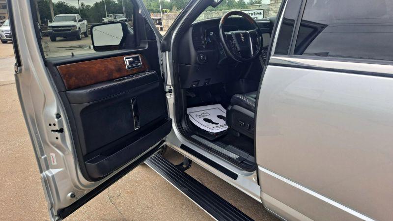 2015 Lincoln Navigator L Base