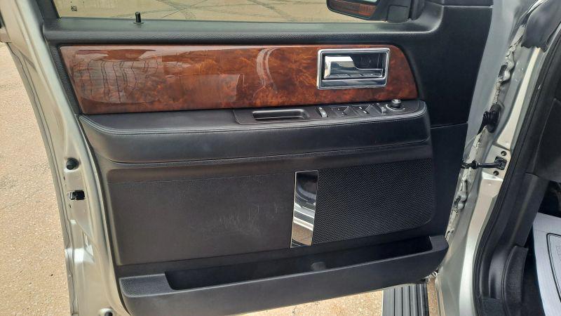 2015 Lincoln Navigator L Base
