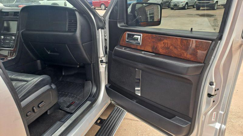 2015 Lincoln Navigator L Base