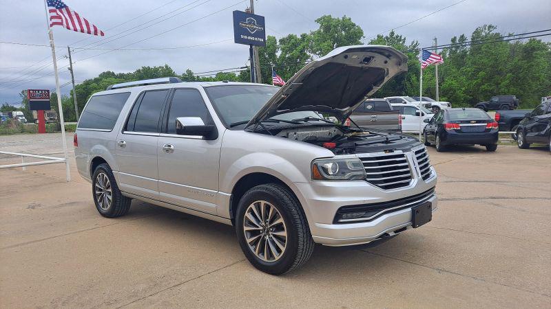 2015 Lincoln Navigator L Base